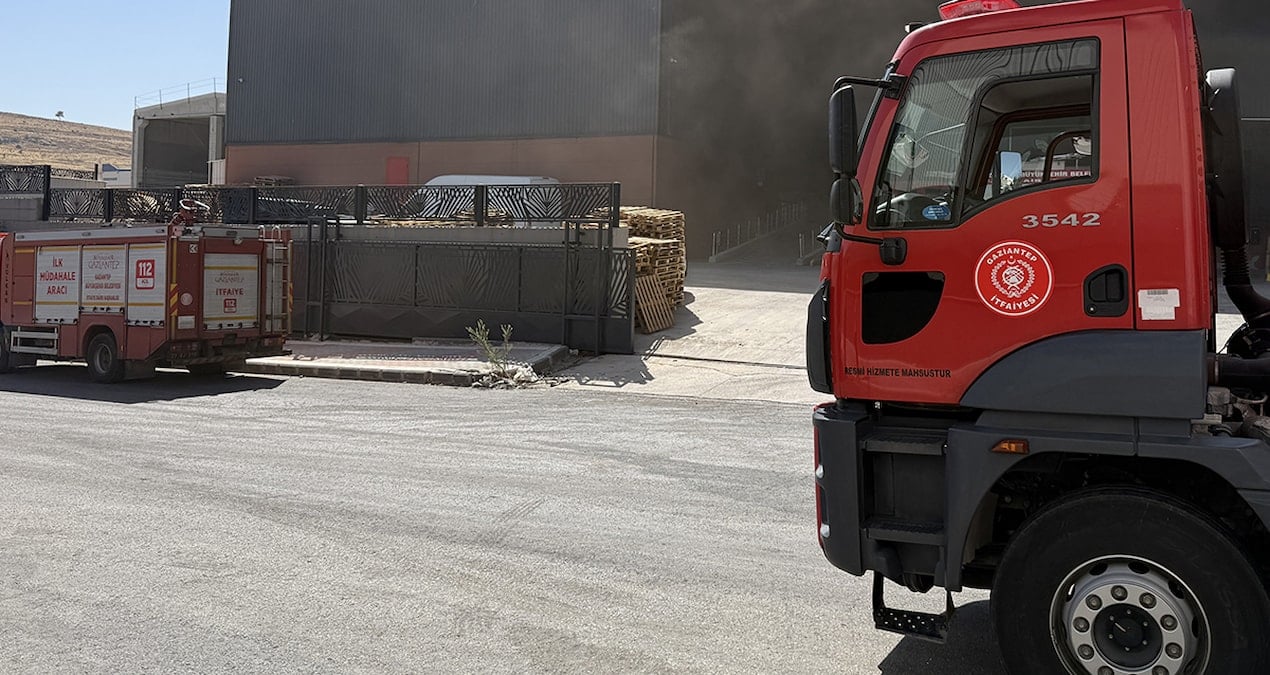 gaziantepte fabrikada yangin 2 isci yaralandi KmKDZtR2