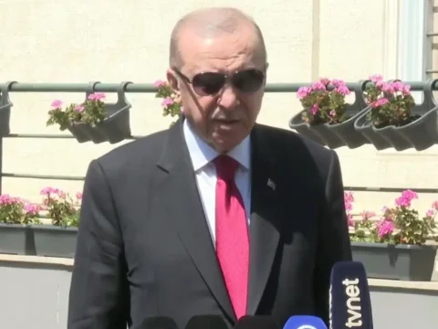 Akpli cumhurbaskani erdogan gunler sonra kameralar karsisinda ikram izzet misafirlerimizi hosnut etti ekTDFZOb