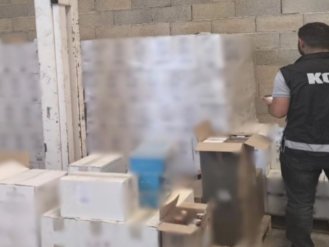 Antalyada binlerce kacak icki ve tutun urunu ele gecirildi JZJyNv8t